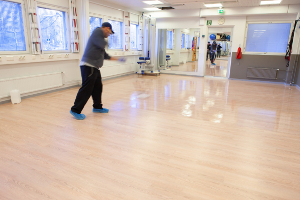 laakaririkeskus Janne telaa